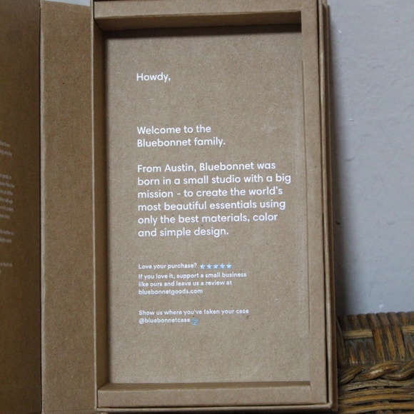 bluebonnet. Full Grain Leather MagSafe Folio Case.  iPhone 15 Pro. - Picture 6 of 6